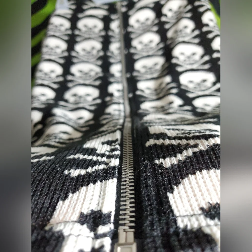 Jawbreaker knitted skull skirt - Picture 5 of 10